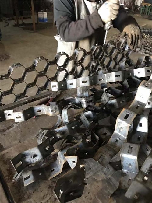 安平縣鑫時(shí)代絲網(wǎng)制品廠 OCr13六角龜甲網(wǎng)的卓越性能與專業(yè)施工解決方案